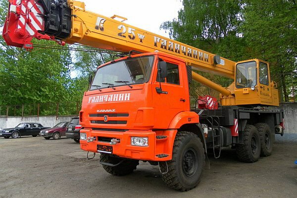 Аренда автокрана "Галичанин" 25 тонн (вездеход) в Москве и московской области